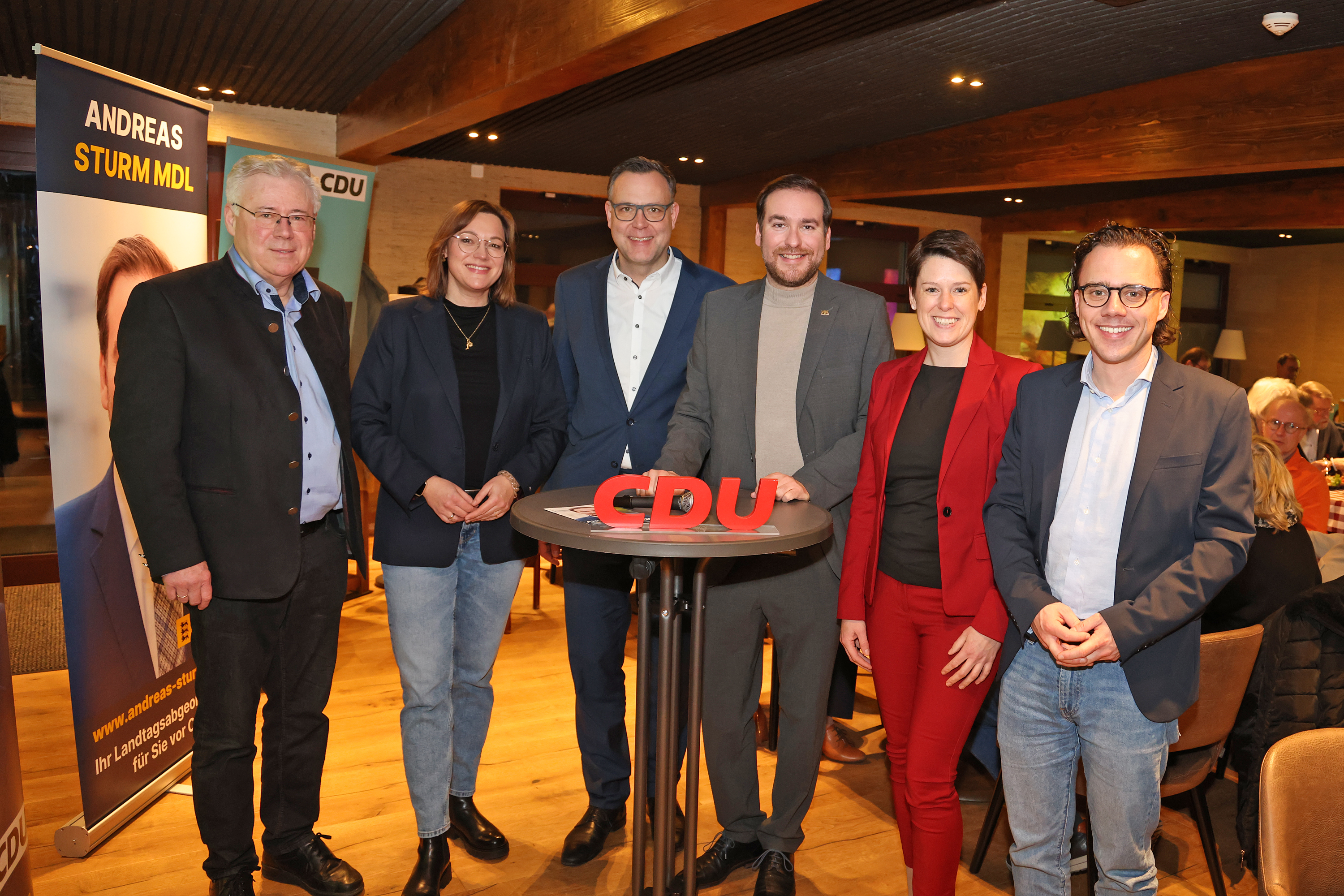 V.l.: Benno M�ller, Rabea Sturm, Staatssekret�r Siegfried Lorek, Andreas Sturm MdL, Madeleine Heidenreich und Nils Melkus. (Foto: Matthias Busse)